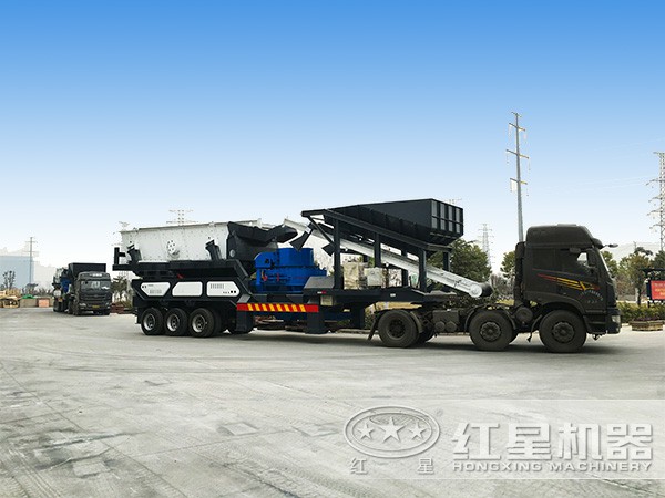 移動打沙機(jī)套上車頭就走，轉(zhuǎn)彎半徑小