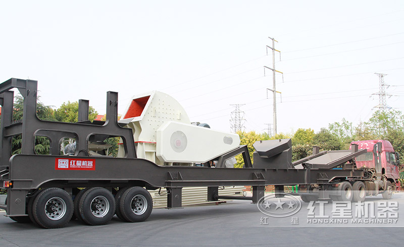 小型車(chē)式移動(dòng)石子粉碎機(jī)發(fā)貨了
