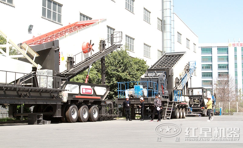 用戶來廠參觀，河南時產(chǎn)300噸建筑移動破碎車市場銷量廣