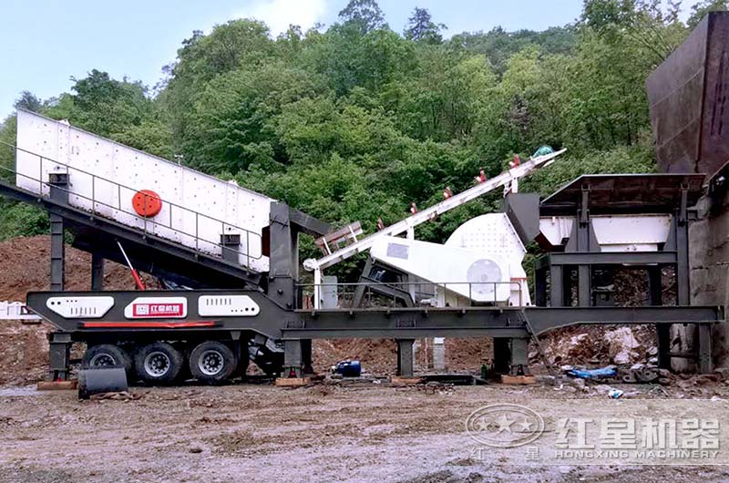 移動式碎石機(jī)已抵達(dá)，開始投產(chǎn)使用