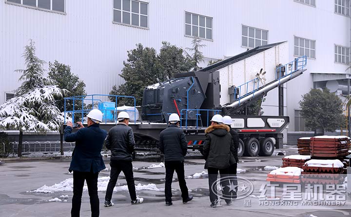 來廠參觀車載式移動砂石機客戶